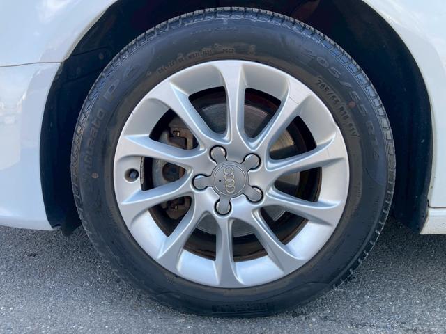 Ａ３ スポーツバック１．４ＴＦＳＩ　メーカーナビ（ＭＮＩナビゲーションパッケージ）　コンビニエンスパッケージ　バックモニター　ＨＩＤヘッドランプ　オートエアコン　純正１６ＡＷ　革巻きステアリングホイール　リアスポイラー　禁煙車（64枚目）