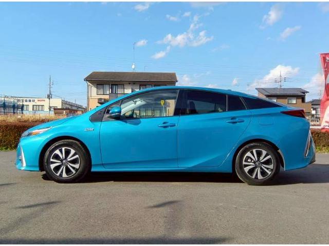 ソーラー充電システム付きのプリウスＰＨＶ入庫致しました！状態もおススメ出来る車両です！自信の安心価格設定になっておりますのでお早めにお問い合わせ下さい！早い者勝ちの１台です！全国対応可能となります！