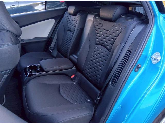 ソーラー充電システム付きのプリウスＰＨＶ入庫致しました！状態もおススメ出来る車両です！自信の安心価格設定になっておりますのでお早めにお問い合わせ下さい！早い者勝ちの１台です！全国対応可能となります！