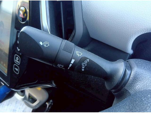 ソーラー充電システム付きのプリウスＰＨＶ入庫致しました！状態もおススメ出来る車両です！自信の安心価格設定になっておりますのでお早めにお問い合わせ下さい！早い者勝ちの１台です！全国対応可能となります！