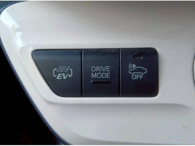 ソーラー充電システム付きのプリウスＰＨＶ入庫致しました！状態もおススメ出来る車両です！自信の安心価格設定になっておりますのでお早めにお問い合わせ下さい！早い者勝ちの１台です！全国対応可能となります！