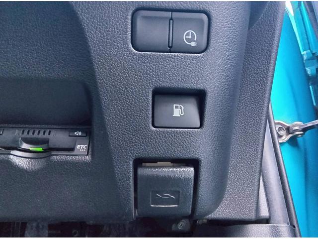 ソーラー充電システム付きのプリウスＰＨＶ入庫致しました！状態もおススメ出来る車両です！自信の安心価格設定になっておりますのでお早めにお問い合わせ下さい！早い者勝ちの１台です！全国対応可能となります！