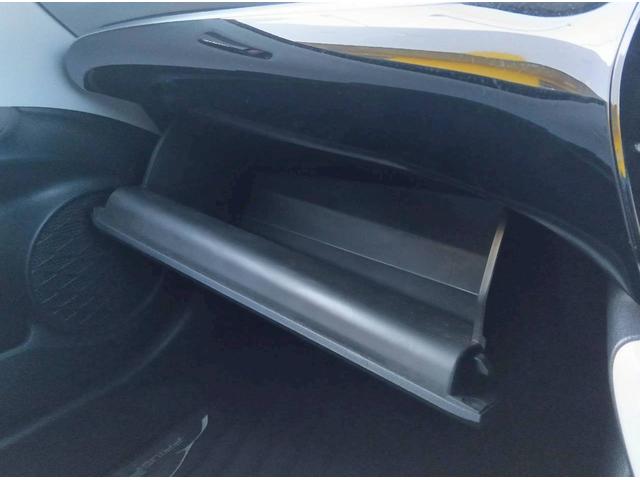 ソーラー充電システム付きのプリウスＰＨＶ入庫致しました！状態もおススメ出来る車両です！自信の安心価格設定になっておりますのでお早めにお問い合わせ下さい！早い者勝ちの１台です！全国対応可能となります！