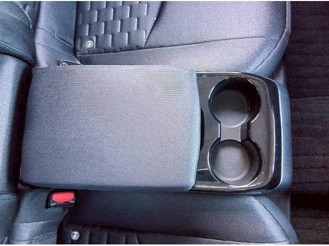 ソーラー充電システム付きのプリウスＰＨＶ入庫致しました！状態もおススメ出来る車両です！自信の安心価格設定になっておりますのでお早めにお問い合わせ下さい！早い者勝ちの１台です！全国対応可能となります！