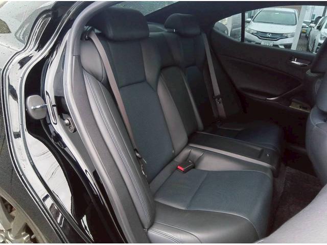 サンルーフ！マークレビンソンサラウンド！プリクラッシュセーフティシステム！レーダークルーズコントロール等オプション付きでおススメ車両です！自信の安心価格設定になっておりますのでお早めにお問い合わせを！