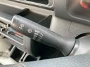 スタンダード　ユーザー買取車　エアコン　荷台ステップ　スペアタイヤ　ＳＲＳエアバック　パワーステアリング　ヘッドライトレベライザー　ＡＭ／ＦＭラジオ　３方開荷台／あゆみ板掛テールゲート　禁煙車　標準ルーフ（18枚目）