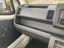 スタンダード　ユーザー買取車　エアコン　荷台ステップ　スペアタイヤ　ＳＲＳエアバック　パワーステアリング　ヘッドライトレベライザー　ＡＭ／ＦＭラジオ　３方開荷台／あゆみ板掛テールゲート　禁煙車　標準ルーフ（31枚目）