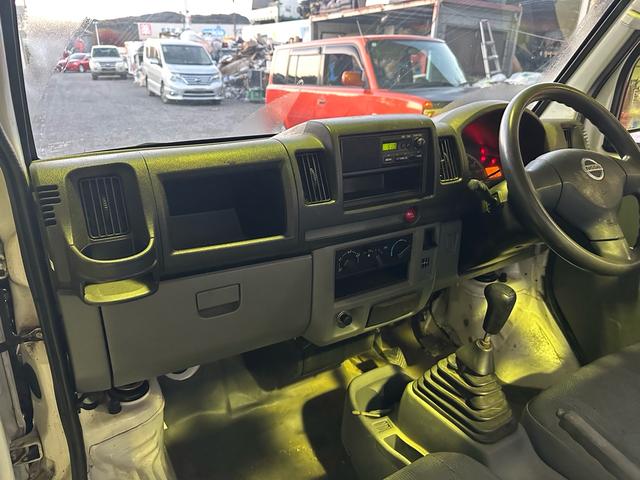 クリッパートラック 　５ＭＴ　エアコン　車検付（8枚目）