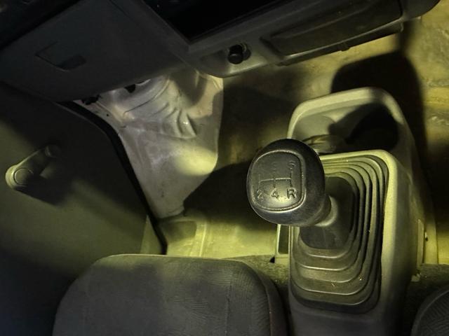 クリッパートラック 　５ＭＴ　エアコン　車検付（11枚目）