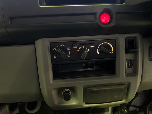 クリッパートラック 　５ＭＴ　エアコン　車検付（12枚目）