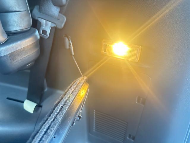 セレナ ハイウェイスタＶエアロセレブラックレザナビＰ　ナビ／ＴＶ／バックカメラ／ＥＴＣ／両側電動スライドドア／Ｂｌｕｅｔｏｏｔｈ／家族／友達／引越／車中泊／思い出（56枚目）