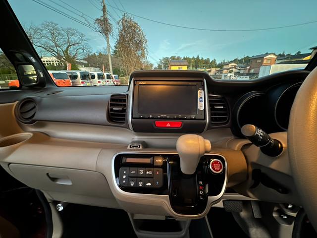 N-BOX G・Lパッケージ ナビ/ワンセグTV/ETC/バックカメラ/Bluetooth/DVD/CD/USB/iPod/両側スライド片側電動ドア/パワーウインドウ/スマートキー/ドアバイザー/レベライザー/電動格納ミラー(13枚目)