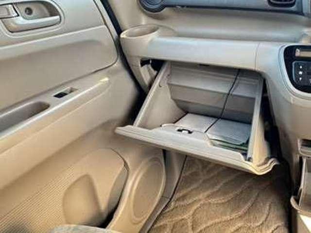 Ｎ－ＢＯＸ Ｇ・Ｌパッケージ　ナビ／ワンセグＴＶ／ＤＶＤ／スマートキー／ドアバイザー／プッシュスタート／パワーウインドウ／両側スライド片側電動ドア／横滑り防止装置／ステアリングスイッチ／アイドリングストップ／ｉＰｏｄ／ＣＤ（12枚目）