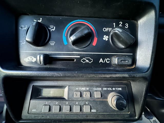 アクティトラック SDX エアコン/パワステ/作業灯/5速/4WD/ラジオ(4枚目)