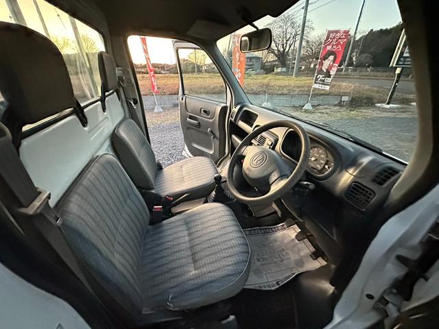アクティトラック SDX エアコン/パワステ/作業灯/5速/4WD/ラジオ(9枚目)