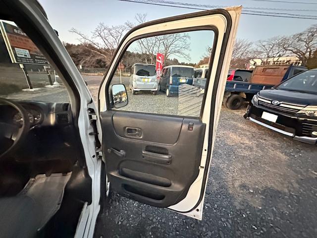 アクティトラック SDX エアコン/パワステ/作業灯/5速/4WD/ラジオ(10枚目)