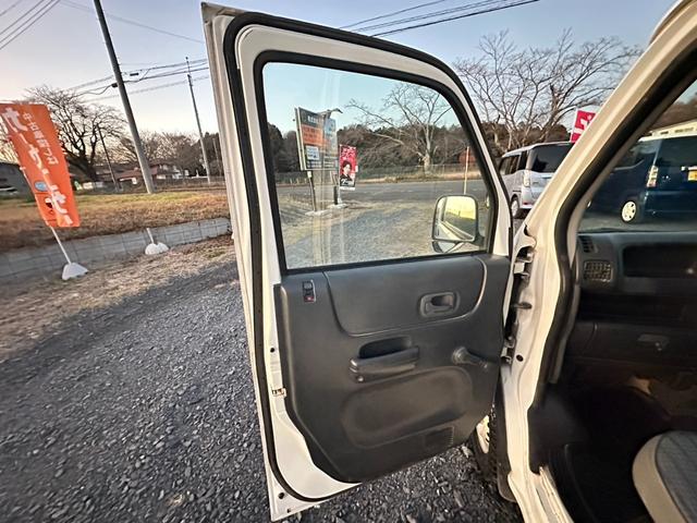 アクティトラック SDX エアコン/パワステ/作業灯/5速/4WD/ラジオ(12枚目)