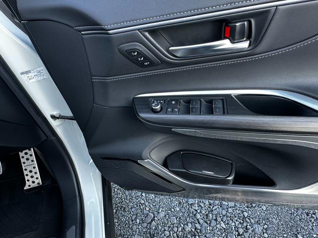 �^�]�ȃh�A����