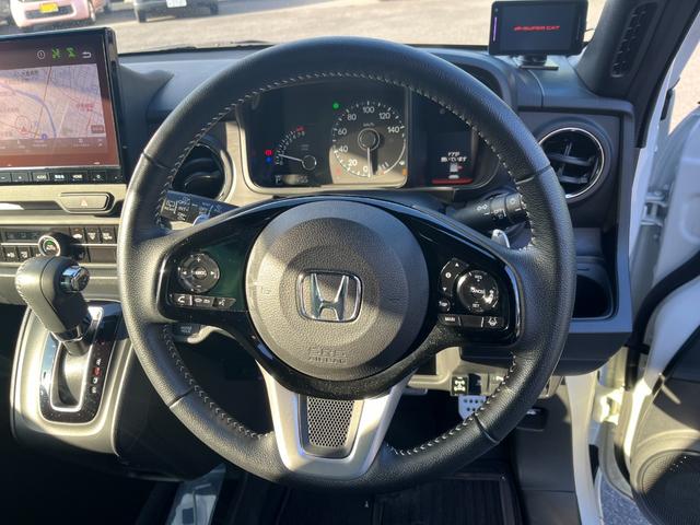 N-ONE プレミアムツアラー パーキングセンサー USB 禁煙車 クルーズコントロール ナビTV エアコン DVD フルセグTV シートヒーター パワーステアリング エアバッグ 4WD ETC 横滑り防止装置(15枚目)