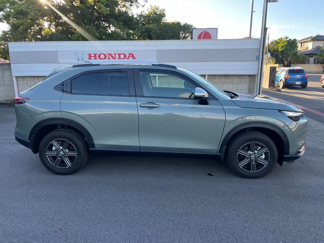 ヴェゼル ｅ：ＨＥＶＸ・ＨｕＮＴパッケージ　盗難防止システム　サイドエアバッグ　Ｂカメラ　クリアランスソナー　横滑り防止機能　スマートキー　禁煙　エアコン　運転席エアバッグ　キーレス　パワーウィンドウ　ＡＢＳ（2枚目）