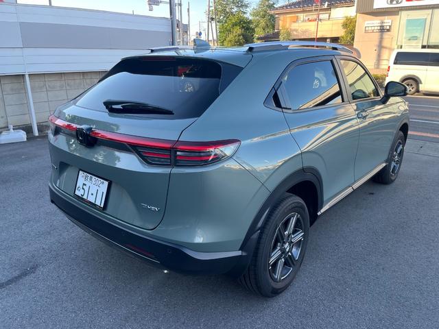 ヴェゼル ｅ：ＨＥＶＸ・ＨｕＮＴパッケージ　盗難防止システム　サイドエアバッグ　Ｂカメラ　クリアランスソナー　横滑り防止機能　スマートキー　禁煙　エアコン　運転席エアバッグ　キーレス　パワーウィンドウ　ＡＢＳ（3枚目）