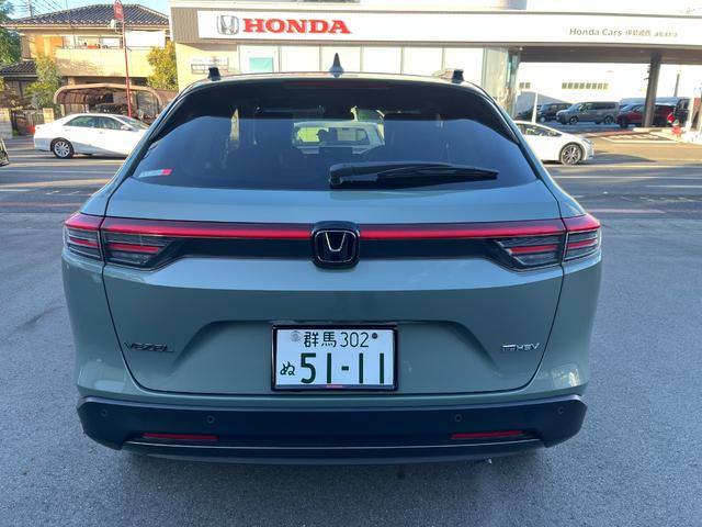 ヴェゼル ｅ：ＨＥＶＸ・ＨｕＮＴパッケージ　盗難防止システム　サイドエアバッグ　Ｂカメラ　クリアランスソナー　横滑り防止機能　スマートキー　禁煙　エアコン　運転席エアバッグ　キーレス　パワーウィンドウ　ＡＢＳ（4枚目）