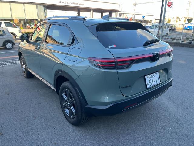 ヴェゼル ｅ：ＨＥＶＸ・ＨｕＮＴパッケージ　盗難防止システム　サイドエアバッグ　Ｂカメラ　クリアランスソナー　横滑り防止機能　スマートキー　禁煙　エアコン　運転席エアバッグ　キーレス　パワーウィンドウ　ＡＢＳ（5枚目）