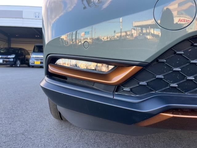 ヴェゼル ｅ：ＨＥＶＸ・ＨｕＮＴパッケージ　盗難防止システム　サイドエアバッグ　Ｂカメラ　クリアランスソナー　横滑り防止機能　スマートキー　禁煙　エアコン　運転席エアバッグ　キーレス　パワーウィンドウ　ＡＢＳ（10枚目）