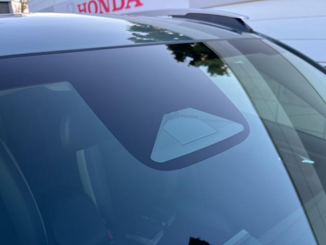 ヴェゼル ｅ：ＨＥＶＸ・ＨｕＮＴパッケージ　盗難防止システム　サイドエアバッグ　Ｂカメラ　クリアランスソナー　横滑り防止機能　スマートキー　禁煙　エアコン　運転席エアバッグ　キーレス　パワーウィンドウ　ＡＢＳ（20枚目）