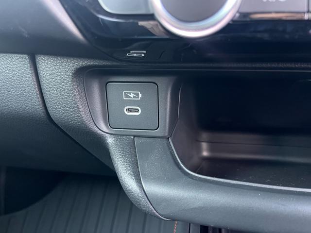 ヴェゼル ｅ：ＨＥＶＸ・ＨｕＮＴパッケージ　盗難防止システム　サイドエアバッグ　Ｂカメラ　クリアランスソナー　横滑り防止機能　スマートキー　禁煙　エアコン　運転席エアバッグ　キーレス　パワーウィンドウ　ＡＢＳ（25枚目）