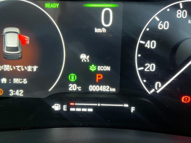 ヴェゼル ｅ：ＨＥＶＸ・ＨｕＮＴパッケージ　盗難防止システム　サイドエアバッグ　Ｂカメラ　クリアランスソナー　横滑り防止機能　スマートキー　禁煙　エアコン　運転席エアバッグ　キーレス　パワーウィンドウ　ＡＢＳ（29枚目）