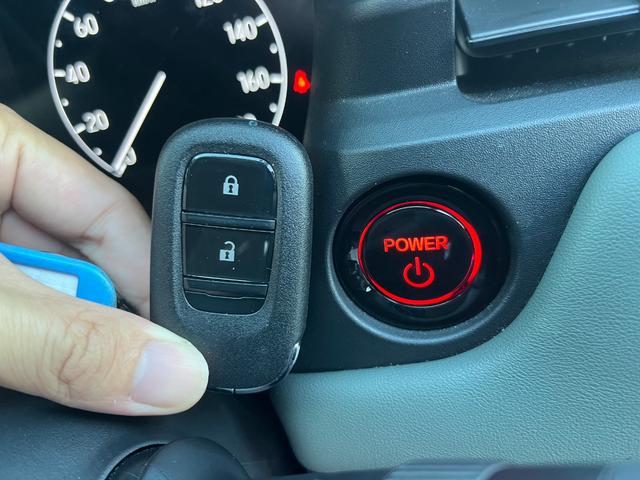 ヴェゼル ｅ：ＨＥＶＸ・ＨｕＮＴパッケージ　盗難防止システム　サイドエアバッグ　Ｂカメラ　クリアランスソナー　横滑り防止機能　スマートキー　禁煙　エアコン　運転席エアバッグ　キーレス　パワーウィンドウ　ＡＢＳ（30枚目）