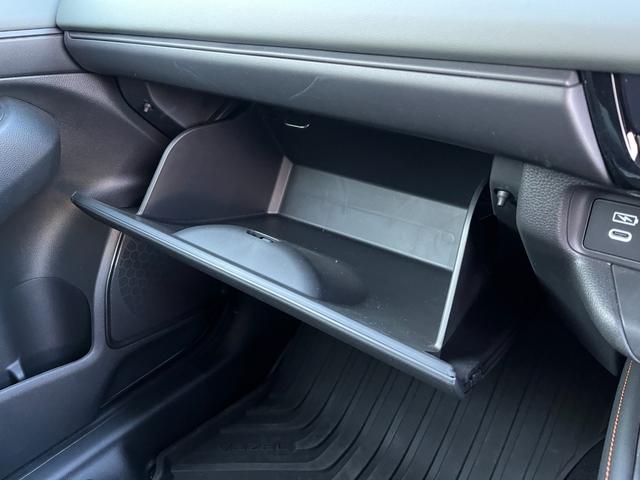 ヴェゼル ｅ：ＨＥＶＸ・ＨｕＮＴパッケージ　盗難防止システム　サイドエアバッグ　Ｂカメラ　クリアランスソナー　横滑り防止機能　スマートキー　禁煙　エアコン　運転席エアバッグ　キーレス　パワーウィンドウ　ＡＢＳ（32枚目）