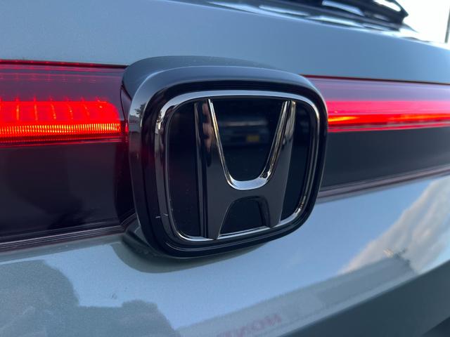 ヴェゼル ｅ：ＨＥＶＸ・ＨｕＮＴパッケージ　盗難防止システム　サイドエアバッグ　Ｂカメラ　クリアランスソナー　横滑り防止機能　スマートキー　禁煙　エアコン　運転席エアバッグ　キーレス　パワーウィンドウ　ＡＢＳ（45枚目）