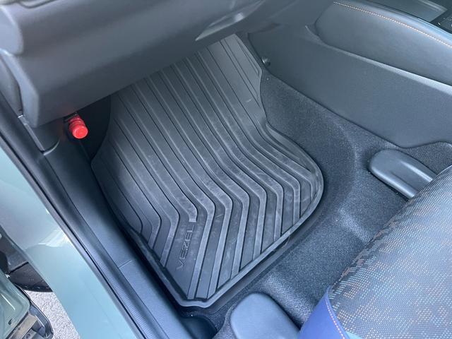 ヴェゼル ｅ：ＨＥＶＸ・ＨｕＮＴパッケージ　盗難防止システム　サイドエアバッグ　Ｂカメラ　クリアランスソナー　横滑り防止機能　スマートキー　禁煙　エアコン　運転席エアバッグ　キーレス　パワーウィンドウ　ＡＢＳ（49枚目）