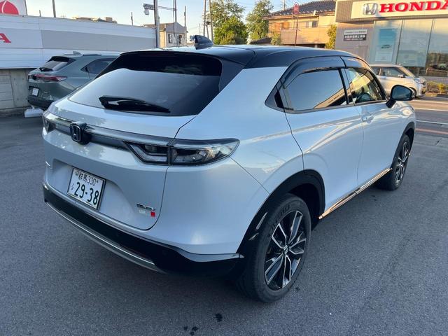 ヴェゼル e:HEVPLaY 衝突被害軽減ブレーキ カーテンエアバッグ 盗難防止装置 Pセンサー ABS ESC 1オーナー フルオートエアコン リアカメラ シートヒータ エアバッグ 禁煙 LEDヘッドライト(2枚目)