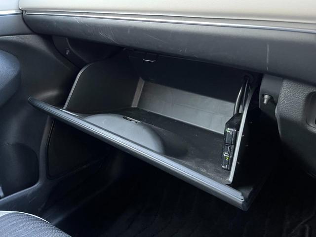 ヴェゼル e:HEVPLaY 衝突被害軽減ブレーキ カーテンエアバッグ 盗難防止装置 Pセンサー ABS ESC 1オーナー フルオートエアコン リアカメラ シートヒータ エアバッグ 禁煙 LEDヘッドライト(37枚目)