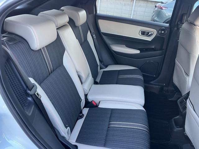 ヴェゼル e:HEVPLaY 衝突被害軽減ブレーキ カーテンエアバッグ 盗難防止装置 Pセンサー ABS ESC 1オーナー フルオートエアコン リアカメラ シートヒータ エアバッグ 禁煙 LEDヘッドライト(51枚目)