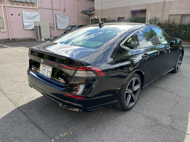 アコード ｅ：ＨＥＶ　フルセグテレビ　衝突被害軽減装置　ＡＢＳ　本革シート　マルチカメラ　ＥＴＣ車載器　ＵＳＢ　ＬＥＤヘッドライト　オートライト　クリアランスソナー　禁煙　Ｒカメラ　オートクルーズコントロール（3枚目）