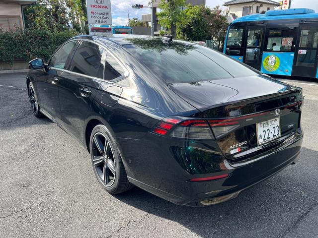 アコード ｅ：ＨＥＶ　フルセグテレビ　衝突被害軽減装置　ＡＢＳ　本革シート　マルチカメラ　ＥＴＣ車載器　ＵＳＢ　ＬＥＤヘッドライト　オートライト　クリアランスソナー　禁煙　Ｒカメラ　オートクルーズコントロール（5枚目）