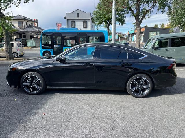 アコード ｅ：ＨＥＶ　フルセグテレビ　衝突被害軽減装置　ＡＢＳ　本革シート　マルチカメラ　ＥＴＣ車載器　ＵＳＢ　ＬＥＤヘッドライト　オートライト　クリアランスソナー　禁煙　Ｒカメラ　オートクルーズコントロール（6枚目）