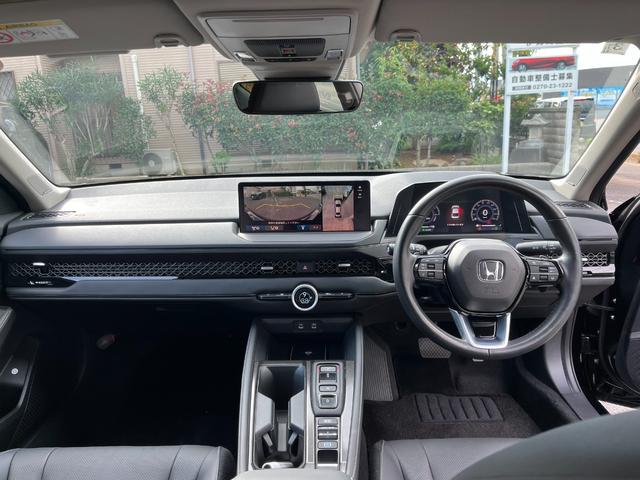 アコード ｅ：ＨＥＶ　フルセグテレビ　衝突被害軽減装置　ＡＢＳ　本革シート　マルチカメラ　ＥＴＣ車載器　ＵＳＢ　ＬＥＤヘッドライト　オートライト　クリアランスソナー　禁煙　Ｒカメラ　オートクルーズコントロール（13枚目）