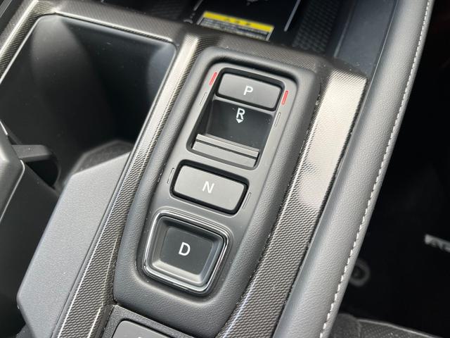 アコード ｅ：ＨＥＶ　フルセグテレビ　衝突被害軽減装置　ＡＢＳ　本革シート　マルチカメラ　ＥＴＣ車載器　ＵＳＢ　ＬＥＤヘッドライト　オートライト　クリアランスソナー　禁煙　Ｒカメラ　オートクルーズコントロール（23枚目）