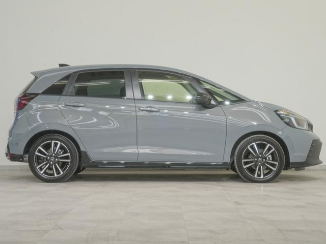 フィット e:HEVRS 当社デモカー純正8インチオーディオLEDオートライトオートハイビーム衝突軽減ブレーキ誤発進抑制機能渋滞追従機能付きACCレーンキープアシストサイドエアバッグサイドカーテンエアバッグ パワーウィンドウ(5枚目)