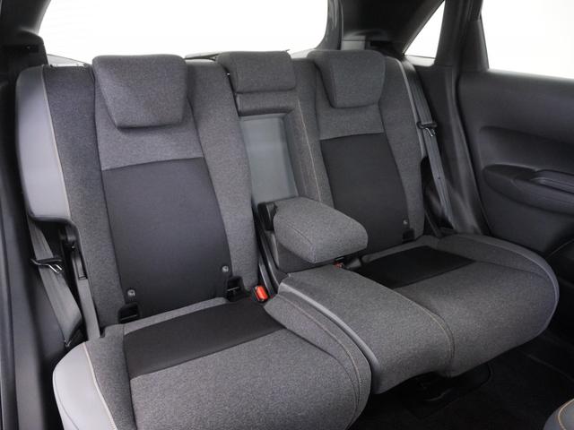 フィット e:HEVRS 当社デモカー純正8インチオーディオLEDオートライトオートハイビーム衝突軽減ブレーキ誤発進抑制機能渋滞追従機能付きACCレーンキープアシストサイドエアバッグサイドカーテンエアバッグ パワーウィンドウ(9枚目)