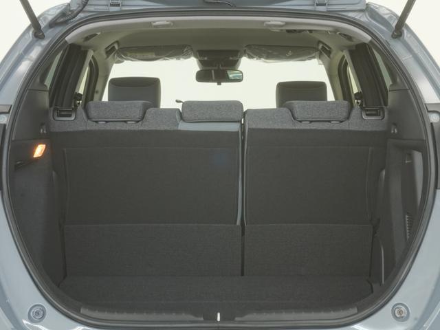 フィット e:HEVRS 当社デモカー純正8インチオーディオLEDオートライトオートハイビーム衝突軽減ブレーキ誤発進抑制機能渋滞追従機能付きACCレーンキープアシストサイドエアバッグサイドカーテンエアバッグ パワーウィンドウ(10枚目)