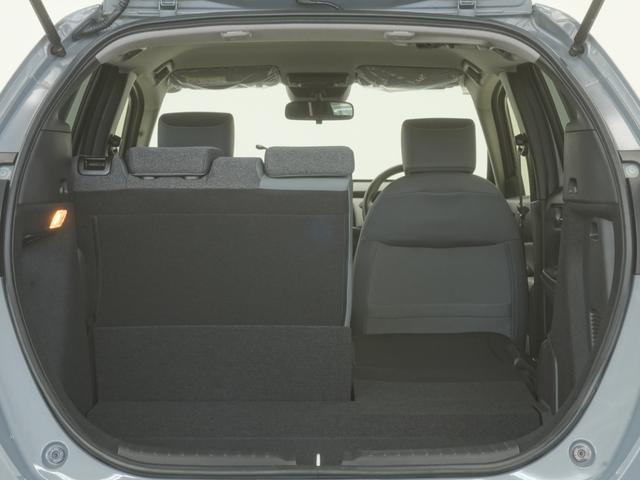 フィット e:HEVRS 当社デモカー純正8インチオーディオLEDオートライトオートハイビーム衝突軽減ブレーキ誤発進抑制機能渋滞追従機能付きACCレーンキープアシストサイドエアバッグサイドカーテンエアバッグ パワーウィンドウ(11枚目)