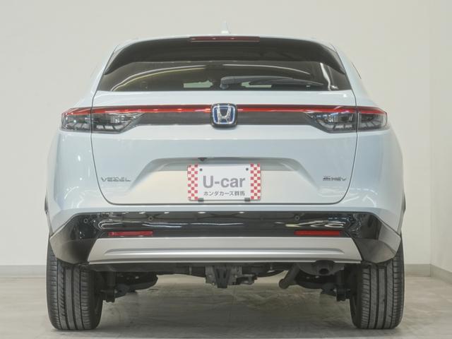 ヴェゼル ｅ：ＨＥＶＺ　ワンオーナー　ホンダコネクトディスプレー　マルチビューカメラ　ホンダセンシング　ＬＥＤオートライト　パーキングソナー　シートヒーター　ステアリングヒーター　パワーバックドア　盗難防止装置　１オーナー（5枚目）