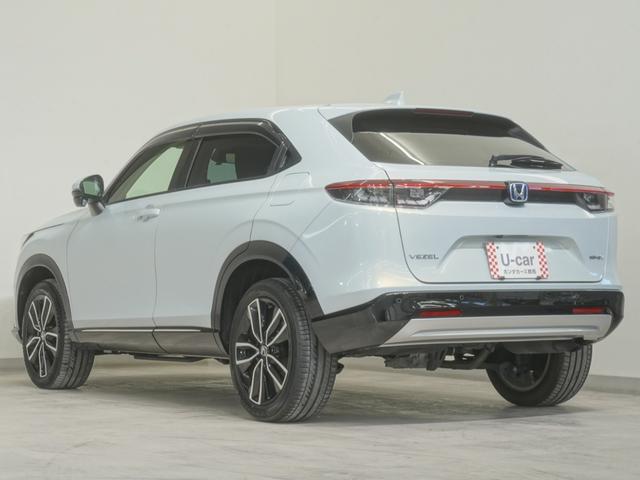 ヴェゼル ｅ：ＨＥＶＺ　ワンオーナー　ホンダコネクトディスプレー　マルチビューカメラ　ホンダセンシング　ＬＥＤオートライト　パーキングソナー　シートヒーター　ステアリングヒーター　パワーバックドア　盗難防止装置　１オーナー（6枚目）