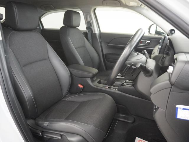 ヴェゼル ｅ：ＨＥＶＺ　ワンオーナー　ホンダコネクトディスプレー　マルチビューカメラ　ホンダセンシング　ＬＥＤオートライト　パーキングソナー　シートヒーター　ステアリングヒーター　パワーバックドア　盗難防止装置　１オーナー（7枚目）